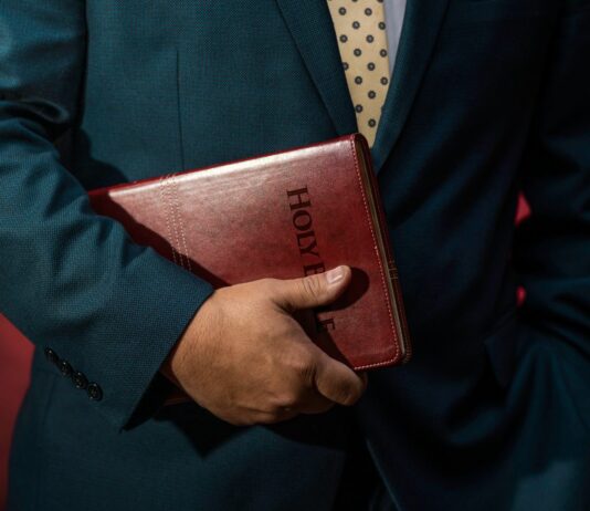How to Become a Pastor In California and Find Your First Church