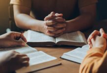 Why Pastors Should Encourage Members to Carry Their Bibles to Worship