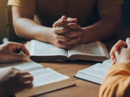 Why Pastors Should Encourage Members to Carry Their Bibles to Worship