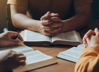 Why Pastors Should Encourage Members to Carry Their Bibles to Worship