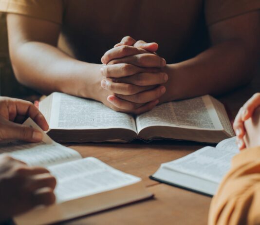 Why Pastors Should Encourage Members to Carry Their Bibles to Worship